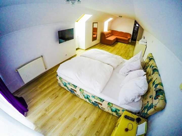 Hotel Casa Germana Lupeni  Zewnętrze zdjęcie
