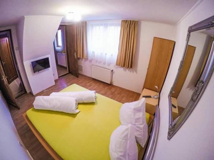 Hotel Casa Germana Lupeni  Zewnętrze zdjęcie