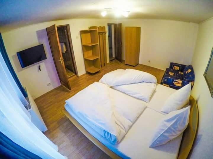 Hotel Casa Germana Lupeni  Zewnętrze zdjęcie