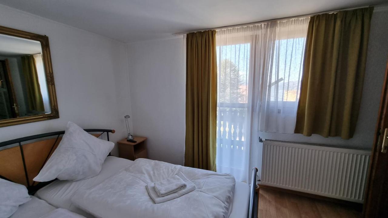 Hotel Casa Germana Lupeni  Zewnętrze zdjęcie
